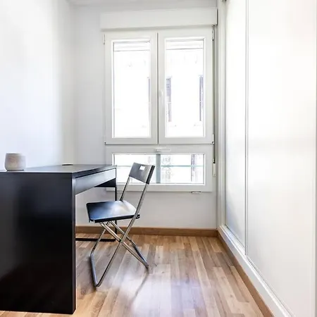 Lägenhet Minimalistic In The Heart Of By Rems